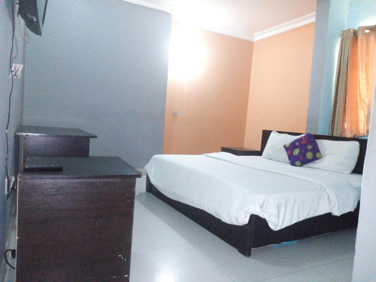 Flamingo Hotel Festac Town Exterior photo