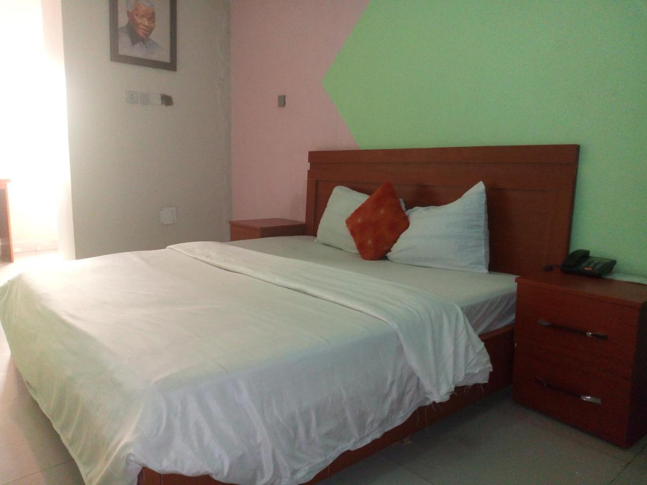 Flamingo Hotel Festac Town Exterior photo