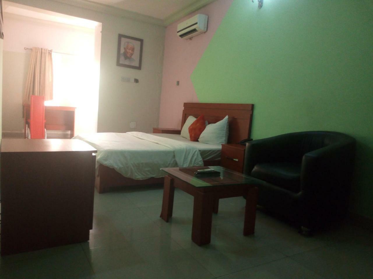 Flamingo Hotel Festac Town Exterior photo