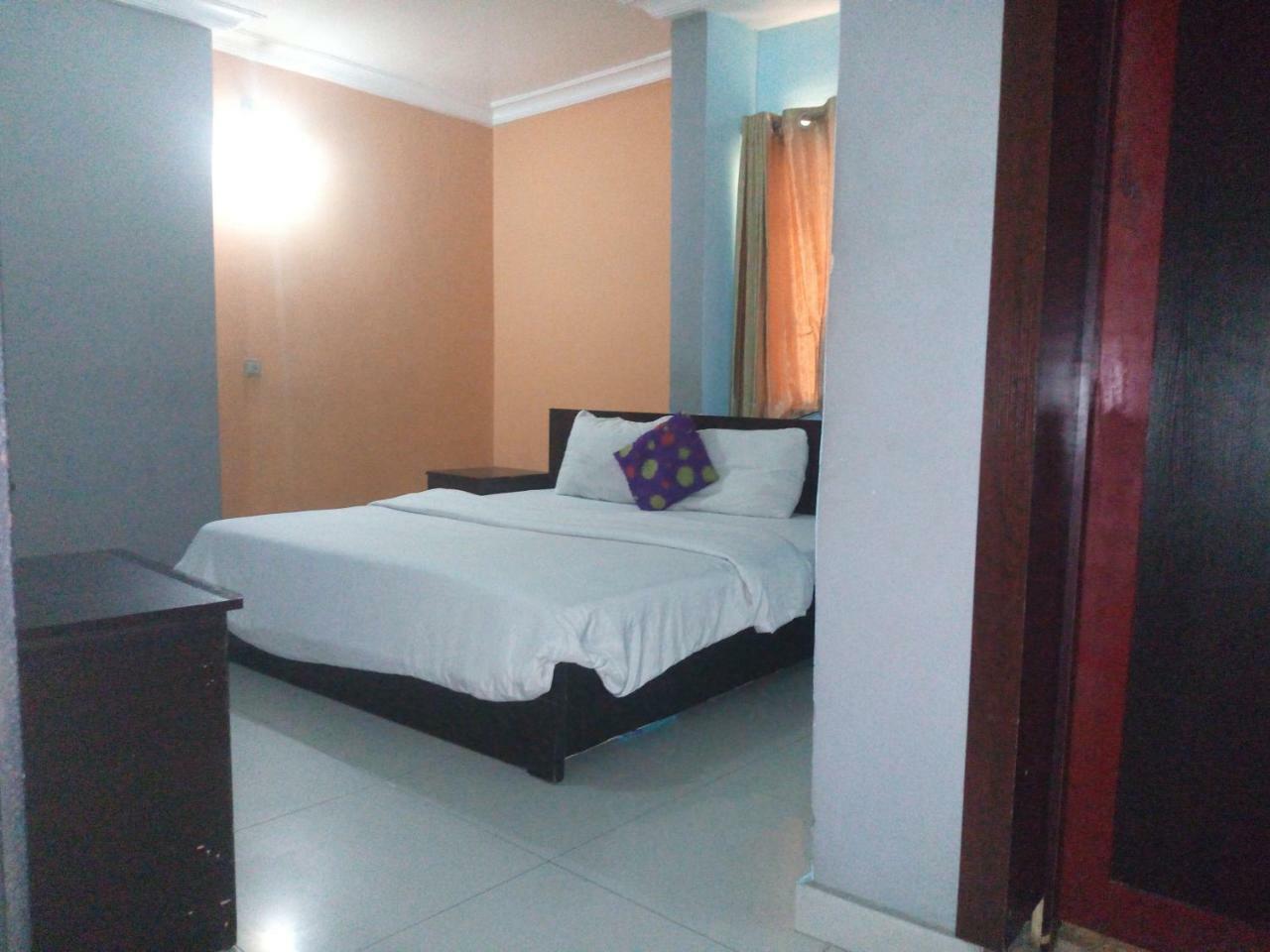 Flamingo Hotel Festac Town Exterior photo