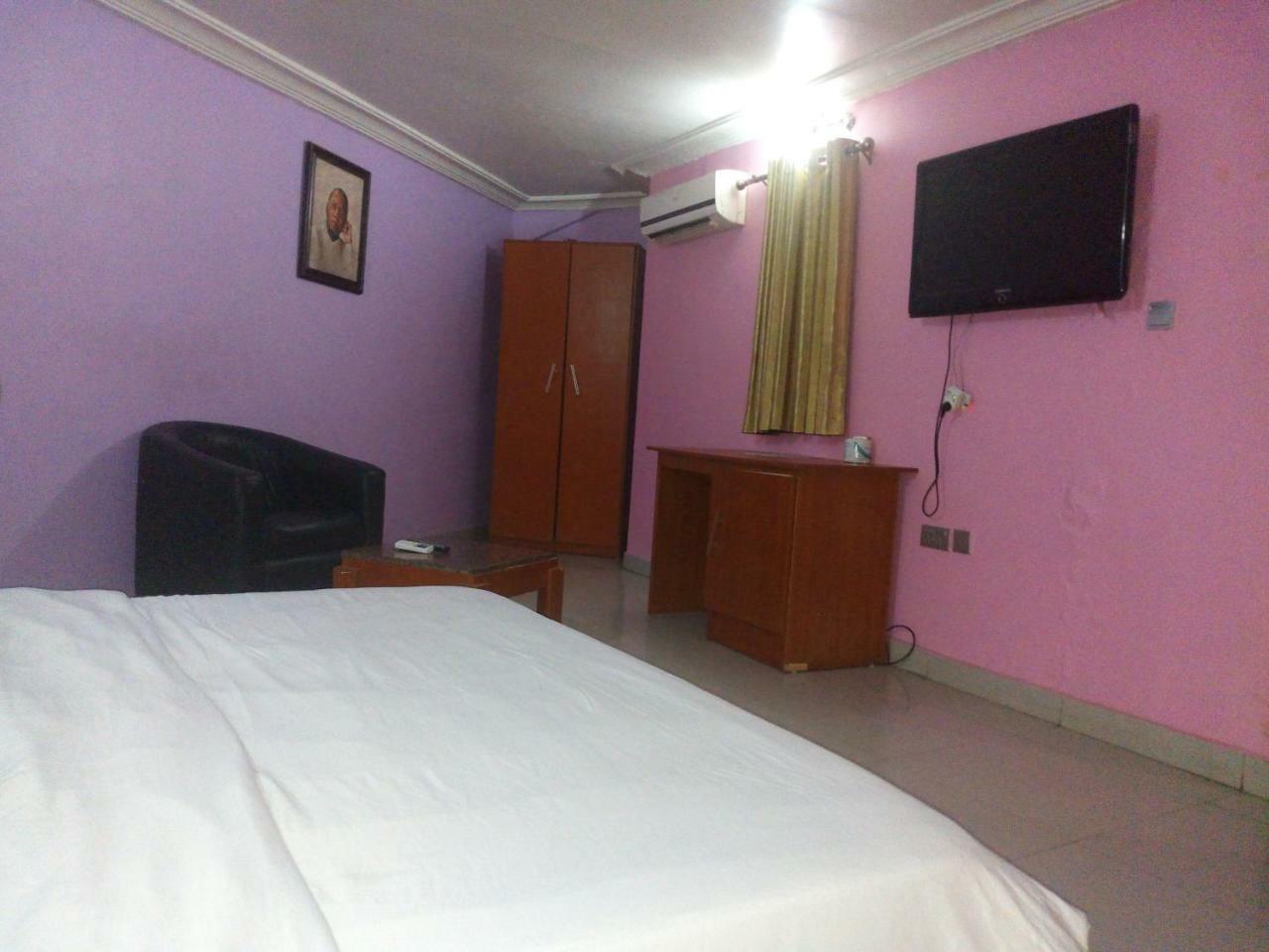 Flamingo Hotel Festac Town Exterior photo